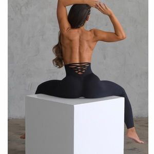 Bombshell sportswear black leggings